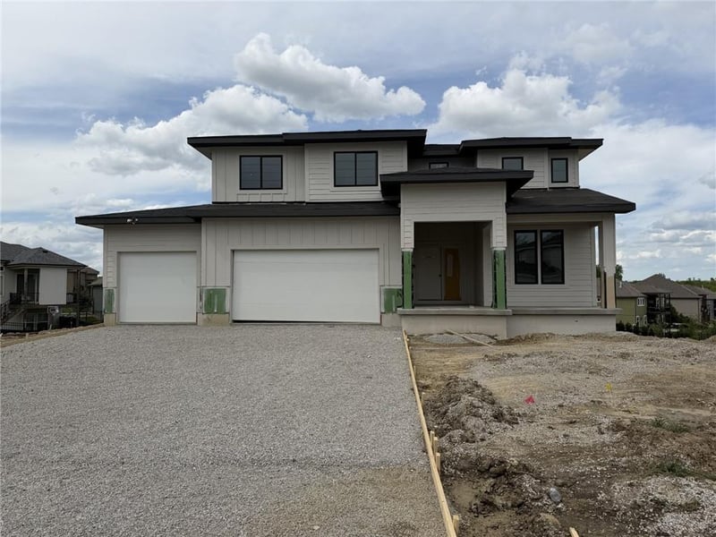 3901 Flintrock Dr, Lee's Summit, MO 64082