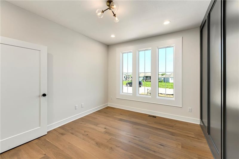 3949 Flintrock Dr, Lee's Summit, MO 64082