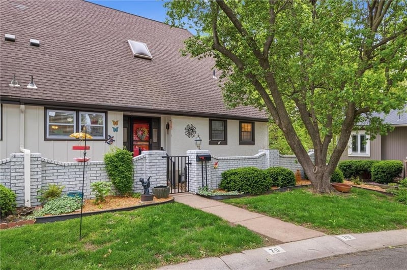 70 Woodbridge Ln, Kansas City, MO 64145