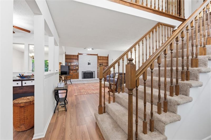 70 Woodbridge Ln, Kansas City, MO 64145