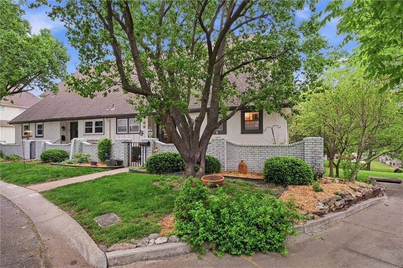 70 Woodbridge Ln, Kansas City, MO 64145