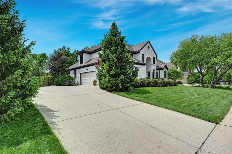 5703 W 128th St, Overland Park, KS 66209