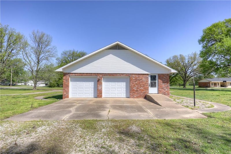 710 Vermont Ave, Columbus, KS 66725