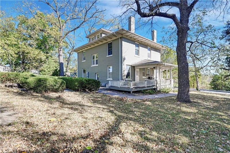 221 Front St, Bonner Springs, KS 66012