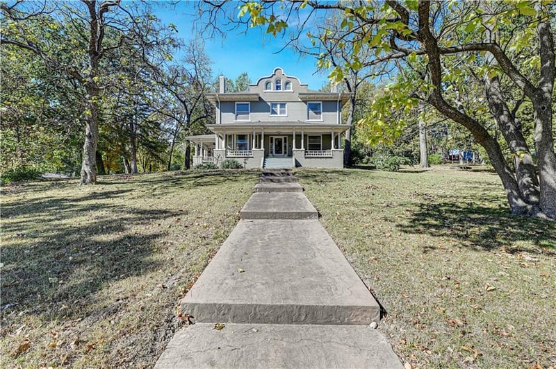 221 Front St, Bonner Springs, KS 66012