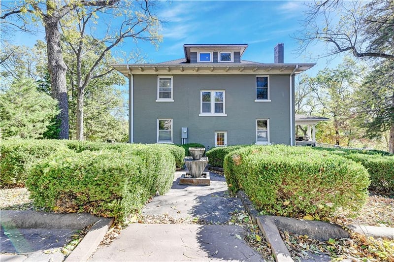 221 Front St, Bonner Springs, KS 66012