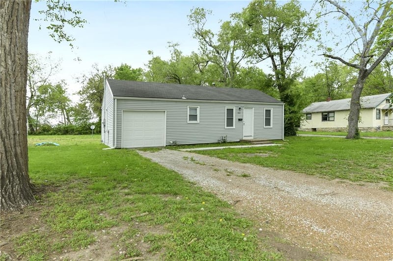 7806 86th St, Raytown, MO 64138