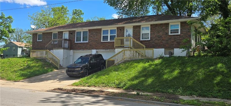 1301-1303 Topping Ave, Kansas City, MO 64126