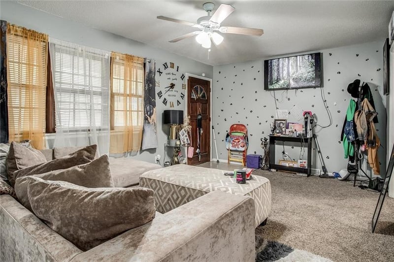 5701 100th St, Kansas City, MO 64137