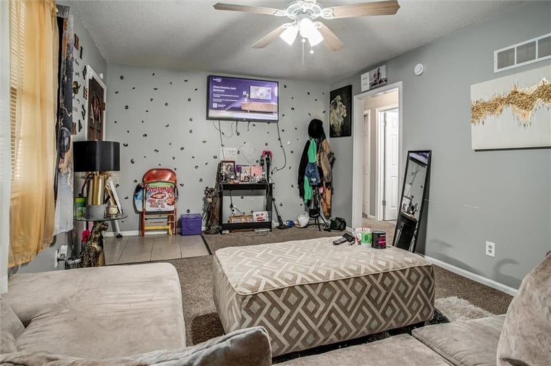 5701 100th St, Kansas City, MO 64137