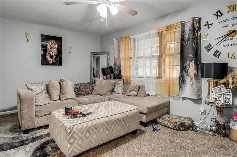 5701 100th St, Kansas City, MO 64137