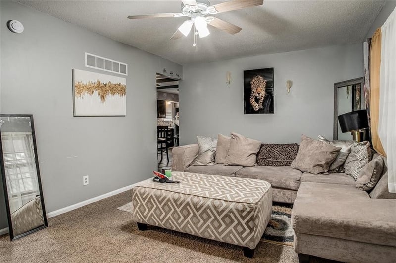 5701 100th St, Kansas City, MO 64137