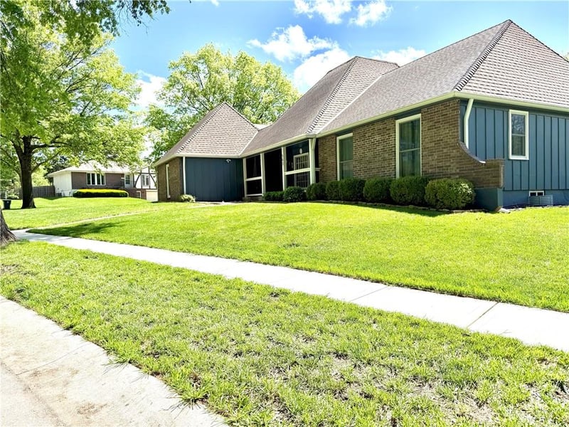 563 129th Ter, Kansas City, MO 64145