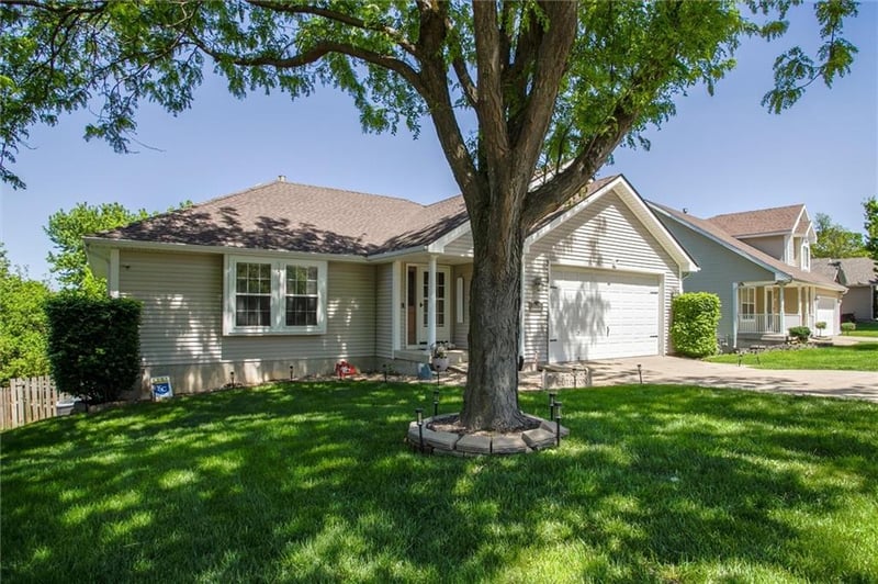 5005 Nantucket Dr, Blue Springs, MO 64015