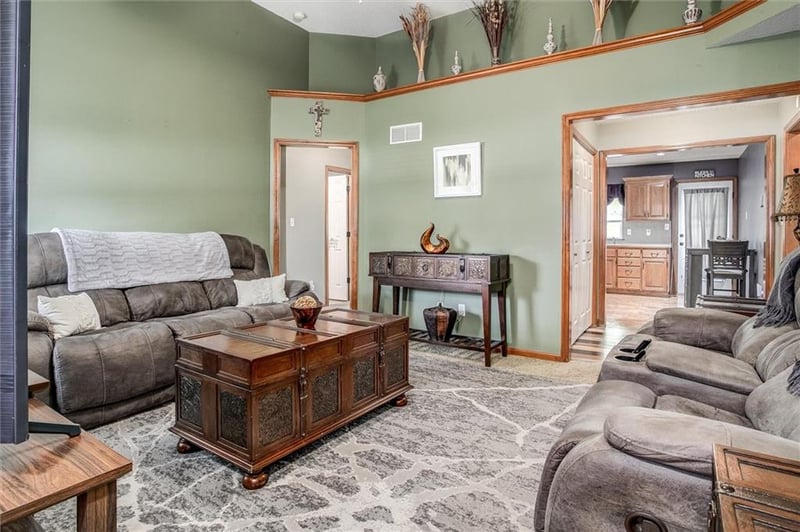 5005 Nantucket Dr, Blue Springs, MO 64015