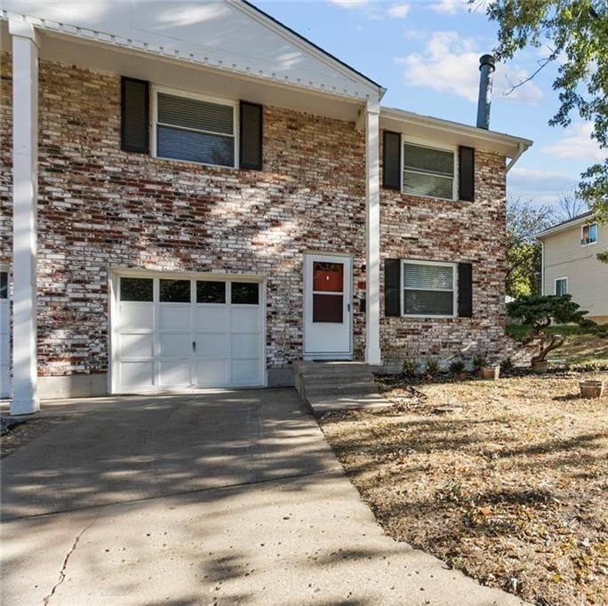 7189 Chapel Woods Ln, Kansas City, MO 64152