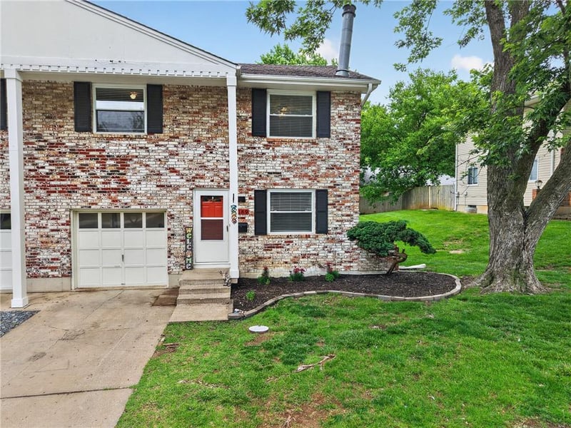 7189 NW Chapel Woods Ln, Kansas City, MO 64152