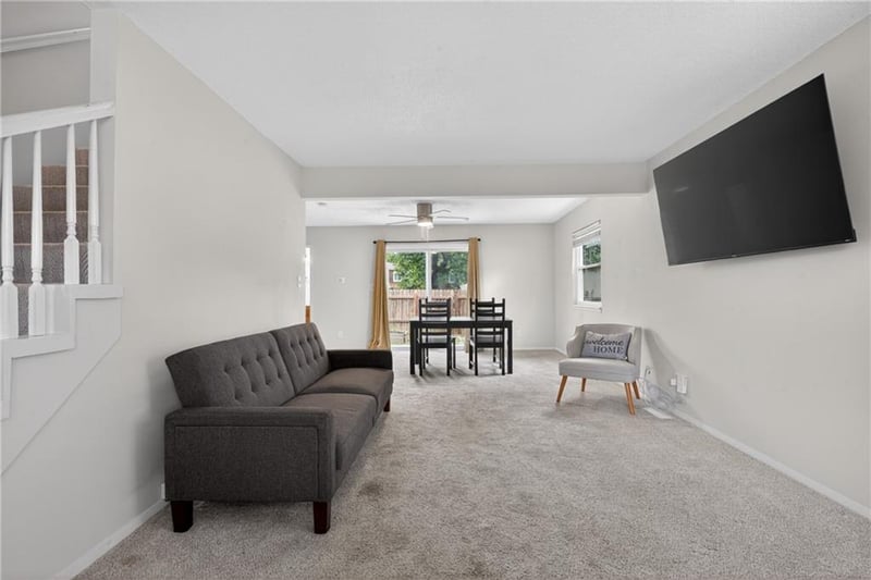 7189 NW Chapel Woods Ln, Kansas City, MO 64152