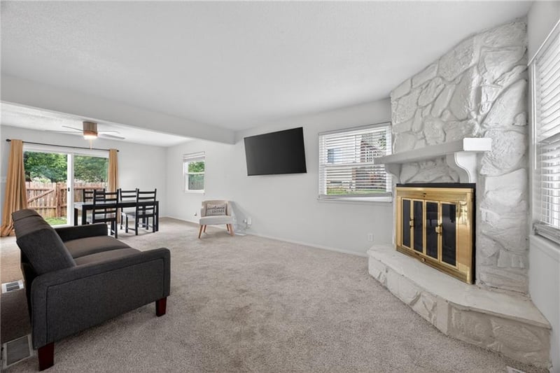7189 NW Chapel Woods Ln, Kansas City, MO 64152