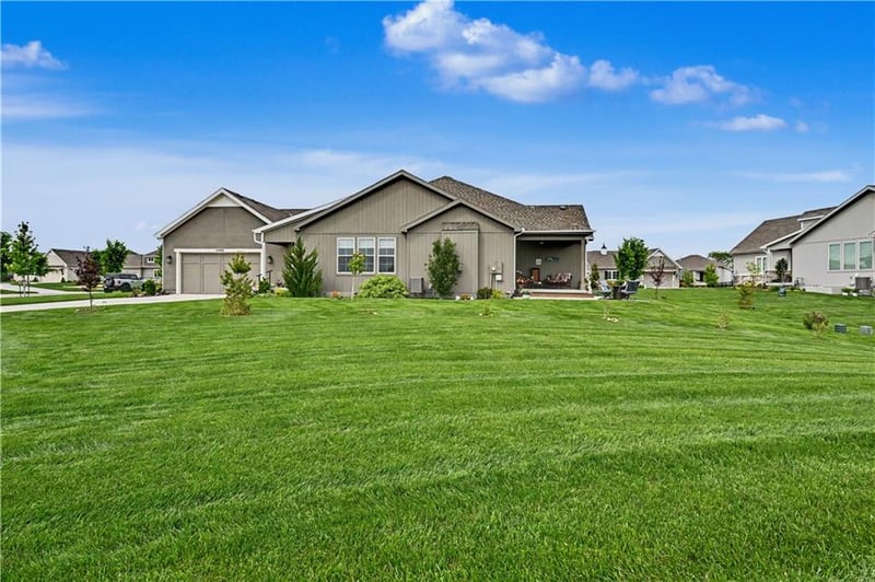 21909 82nd Ter, Lenexa, KS 66220