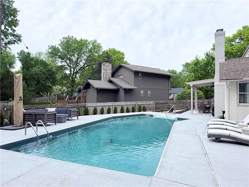 7205 101st St, Overland Park, KS 66212