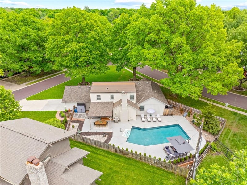 7205 W 101st St, Overland Park, KS 66212