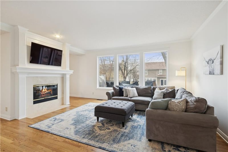 5104 W 158th St, Overland Park, KS 66224