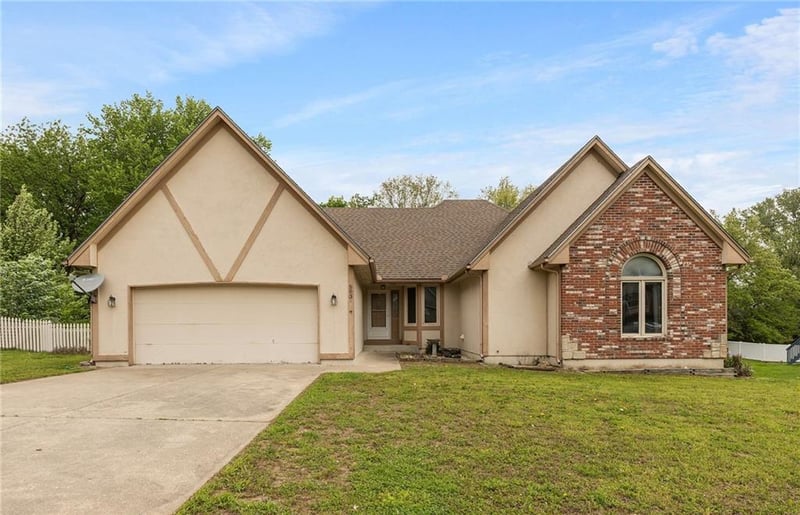 503 Larkin Ct, Warrensburg, MO 64093