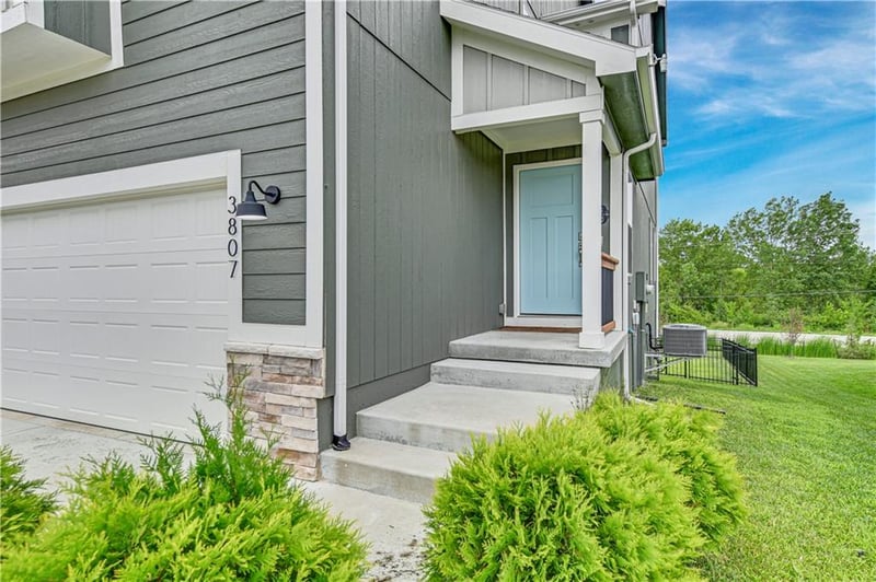 3807 Walsh Dr, Lee's Summit, MO 64082