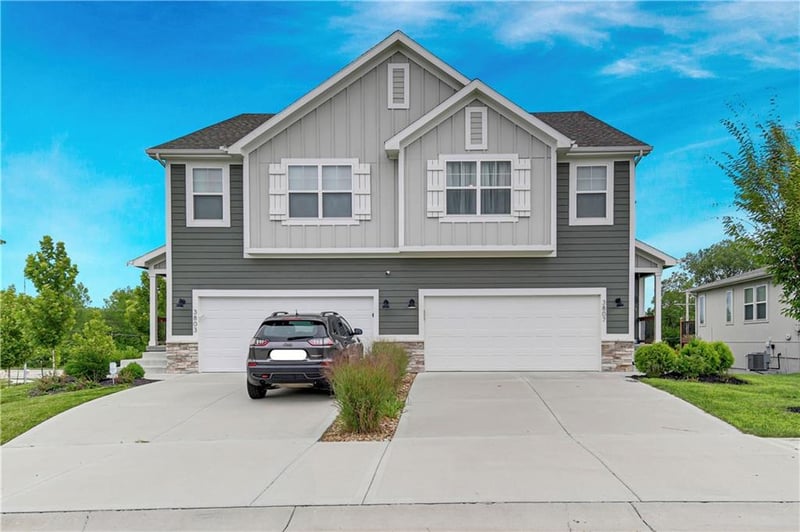 3807 Walsh Dr, Lee's Summit, MO 64082