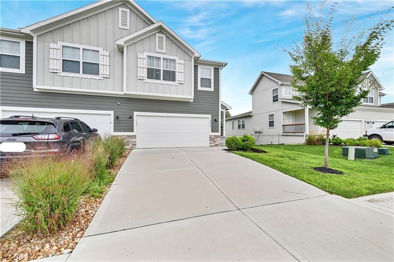 3807 Walsh Dr, Lee's Summit, MO 64082
