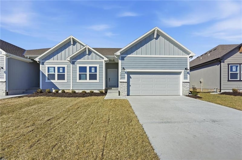 1225 Windbreak Dr, Lee's Summit, MO 64081