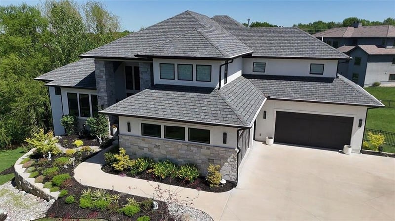 10114 152nd Ter, Overland Park, KS 66221