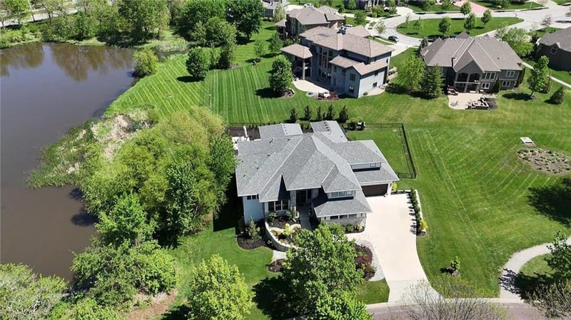 10114 152nd Ter, Overland Park, KS 66221