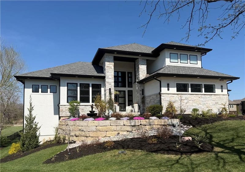 10114 152nd Ter, Overland Park, KS 66221