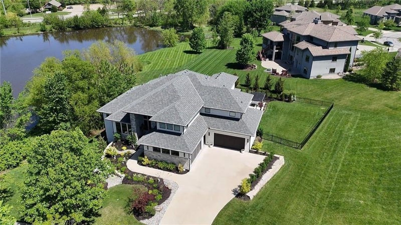 10114 152nd Ter, Overland Park, KS 66221