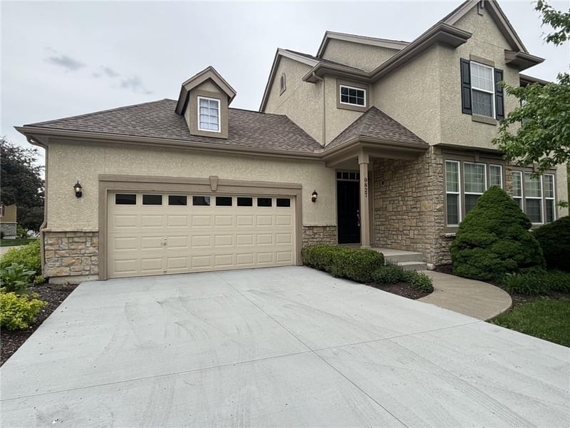 9827 Nieman Pl, Overland Park, KS 66213