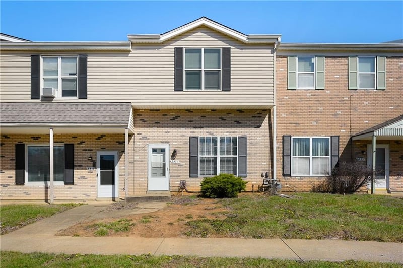6521 128th St, Grandview, MO 64030