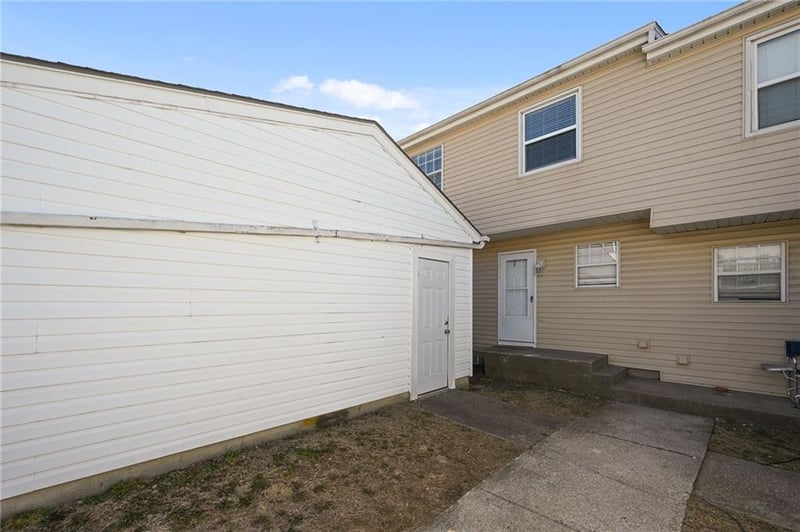 6521 128th St, Grandview, MO 64030