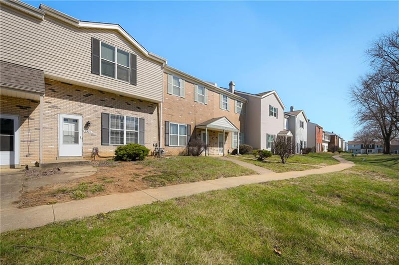 6521 128th St, Grandview, MO 64030