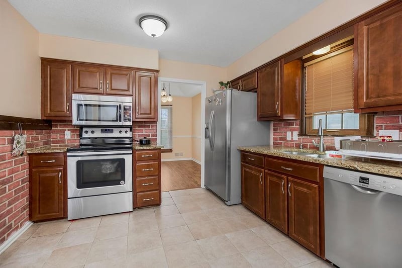 7824 Westridge Rd, Raytown, MO 64138