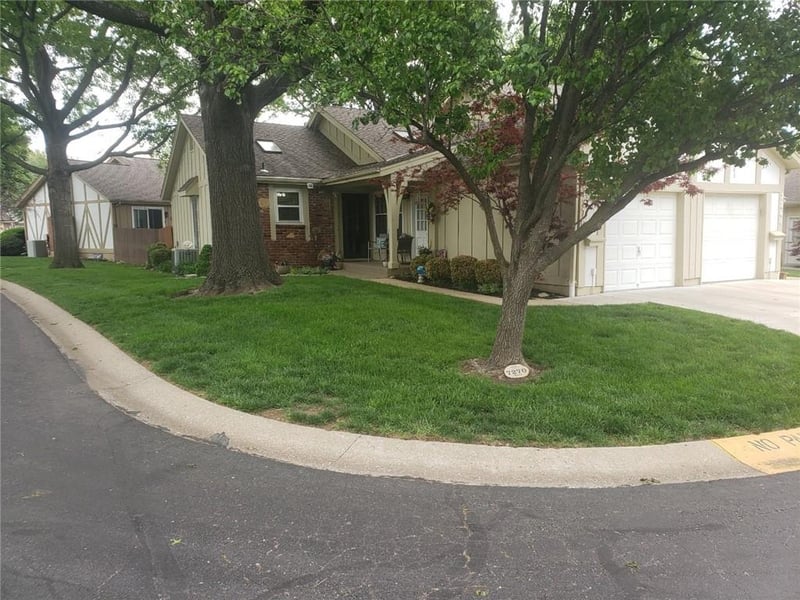 7270 Mastin St, Merriam, KS 66203
