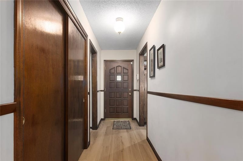 7270 Mastin St, Merriam, KS 66203
