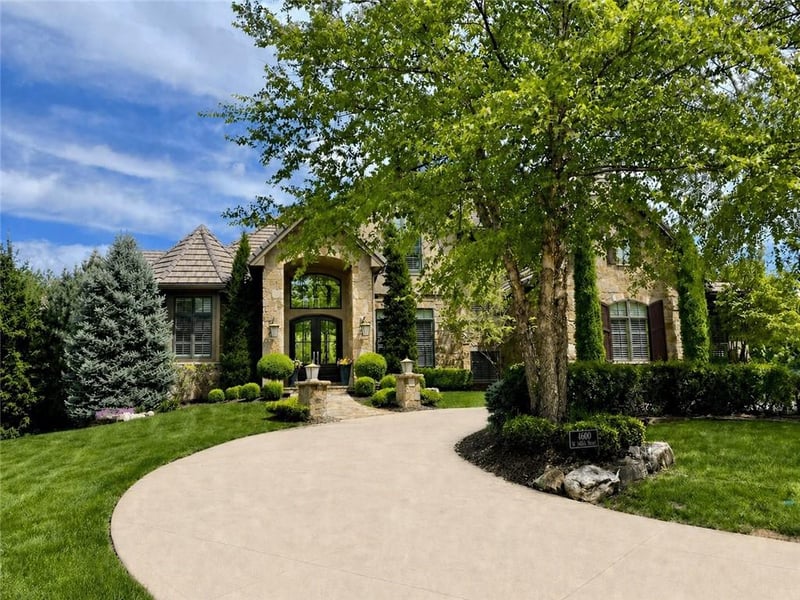 4600 146th St, Overland Park, KS 66224
