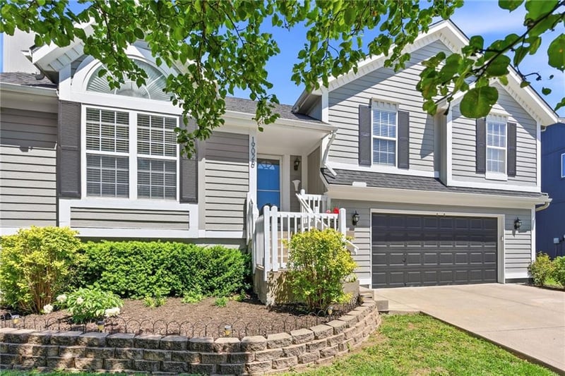 19026 163rd Pl, Olathe, KS 66062