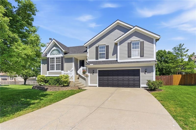 19026 163rd Pl, Olathe, KS 66062