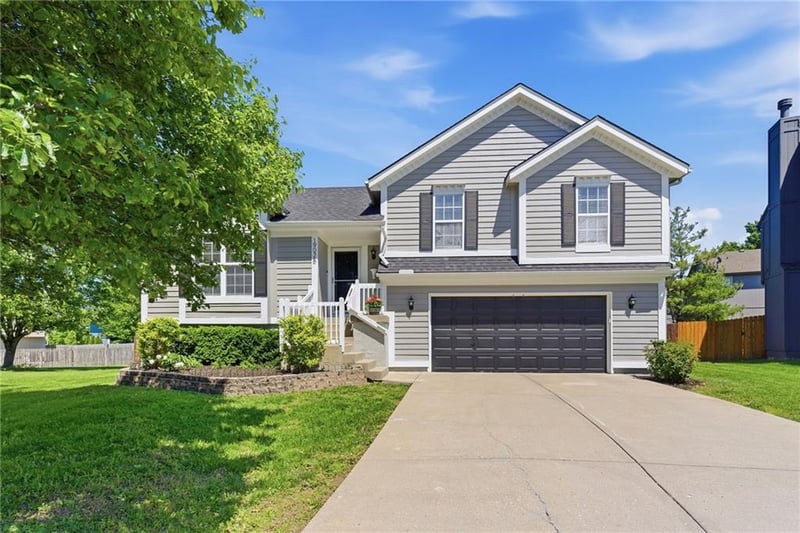 19026 163rd Pl, Olathe, KS 66062
