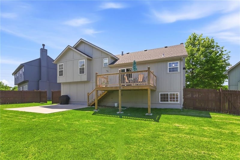 19026 163rd Pl, Olathe, KS 66062