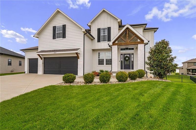 16639 Legler St, Olathe, KS 66062