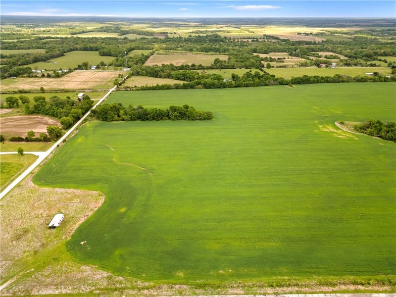 49 100th Rd, Sheldon, MO 64784